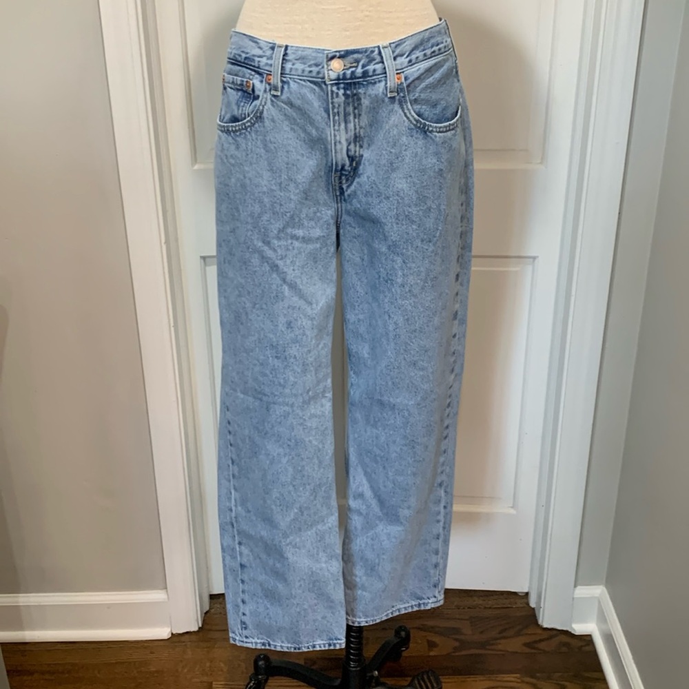 Levi’s sz 30 Low Pro Straight light wash jeans